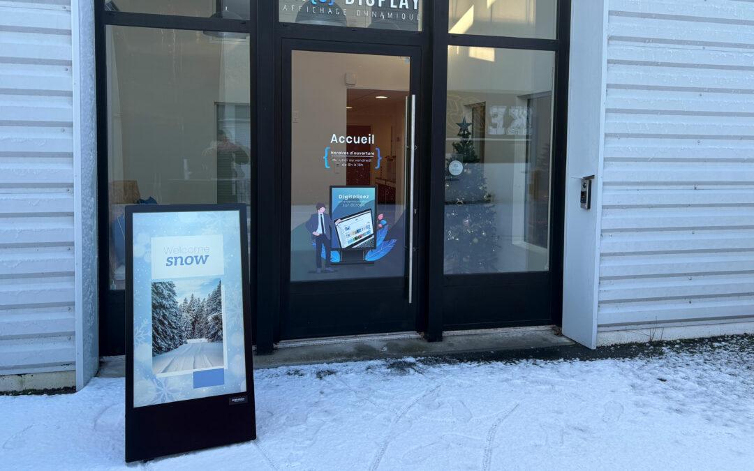 Chevalet numérique extérieur 43’’ : la visibilité maîtrisée, quelles que soient les conditions